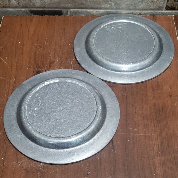 Two Vintage Wilton Armetale Plates Fluted Edges - Picture 7 of 12